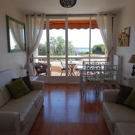 2 Bedroom Modern Apartment In Antibes With Sea View Habitación foto